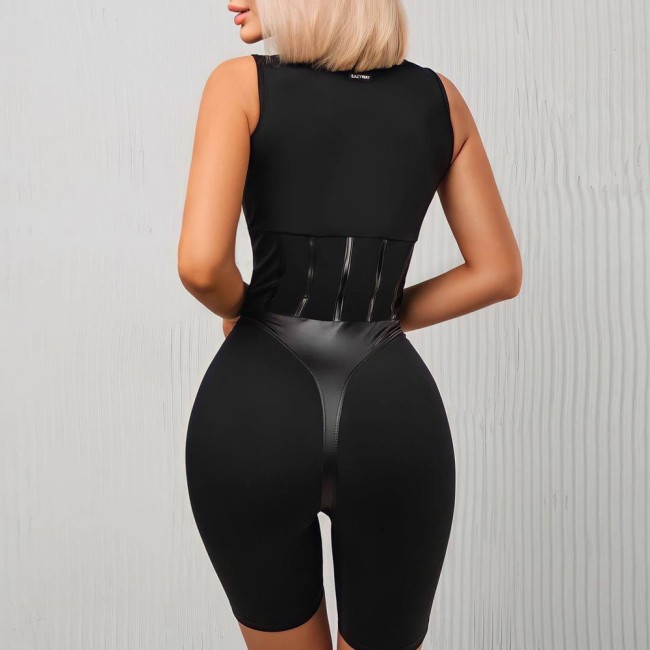 Къс спортен гащеризон с кожени детайли, цвят черен, jumpsuit, Ft8242| Дамски Дънки| Frash.EU