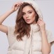 Къс дамски елек с гъши пух в екрю с плетени детайли и качулка, Ft9283| Дамски Елек| Frash.EU Къс дамски елек с гъши пух в екрю с плетени детайли и качулка, Ft9283| Frash.EU |