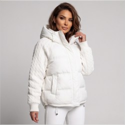 Дамско пухено яке в бяло с плетени ръкави и качулка, Ft9292